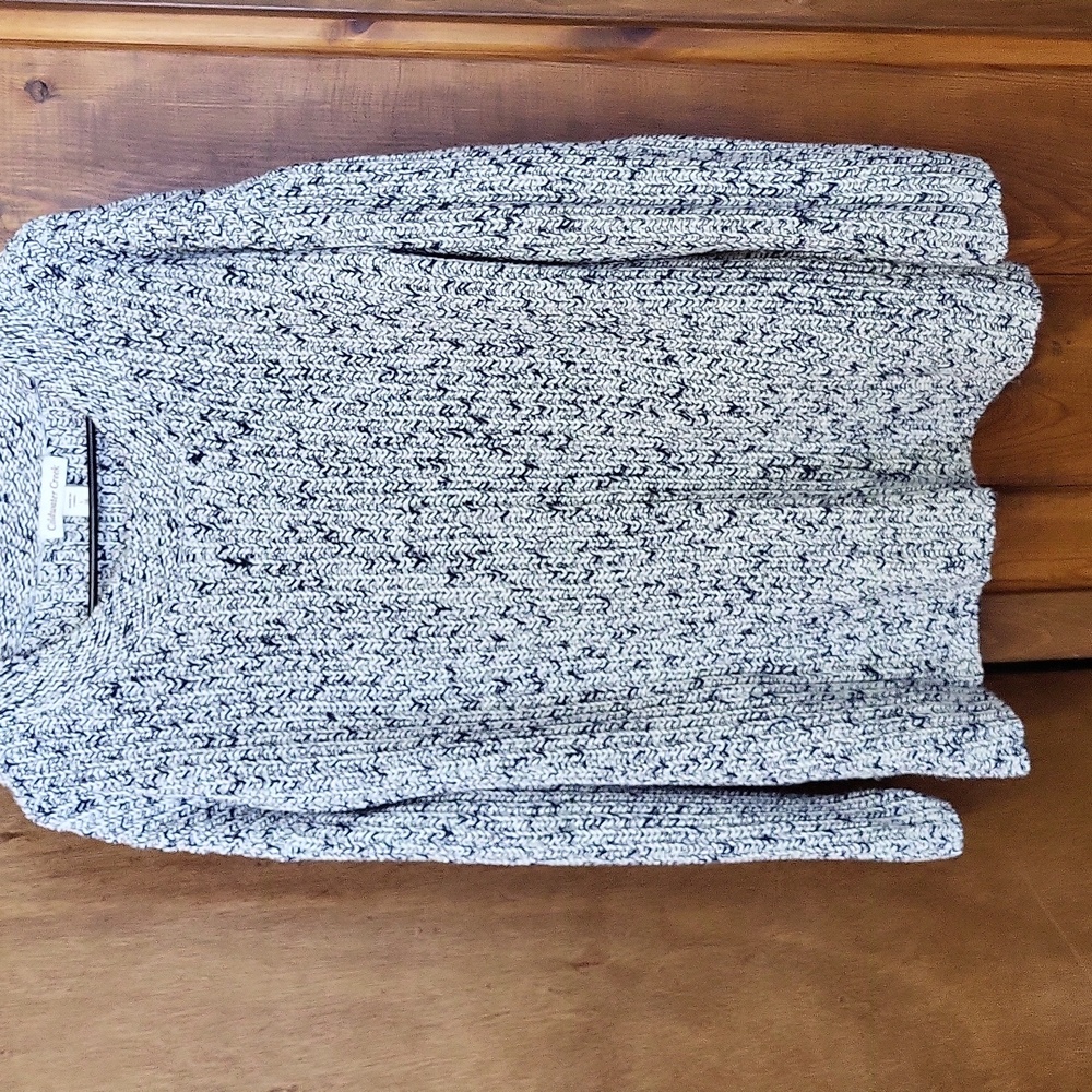 Navy blue & white bulky knit sweater
